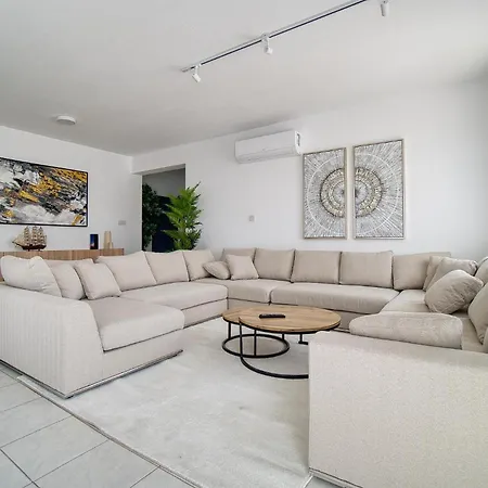 Kings Palace 2 Bed Daire